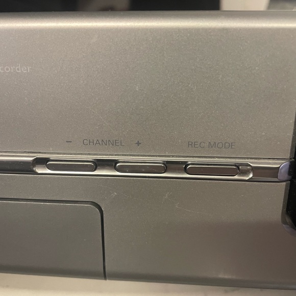 Magnavox dvd recorder unit - Picture 13 of 13